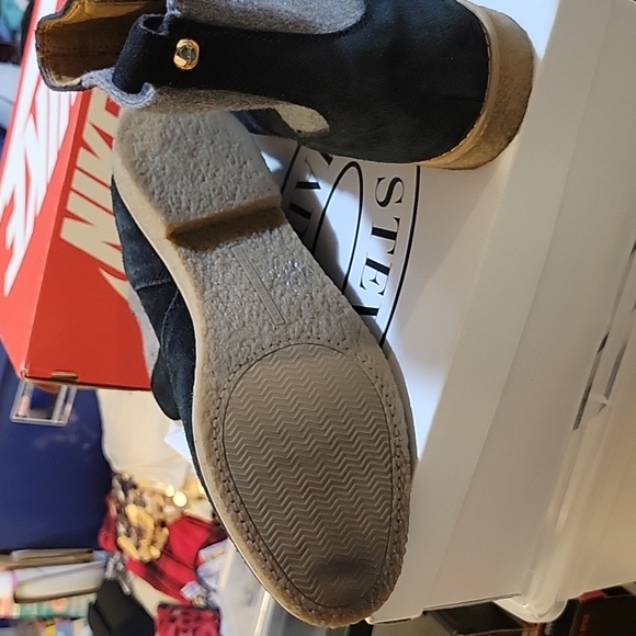 Booties 🖤 - Picture 3 of 3